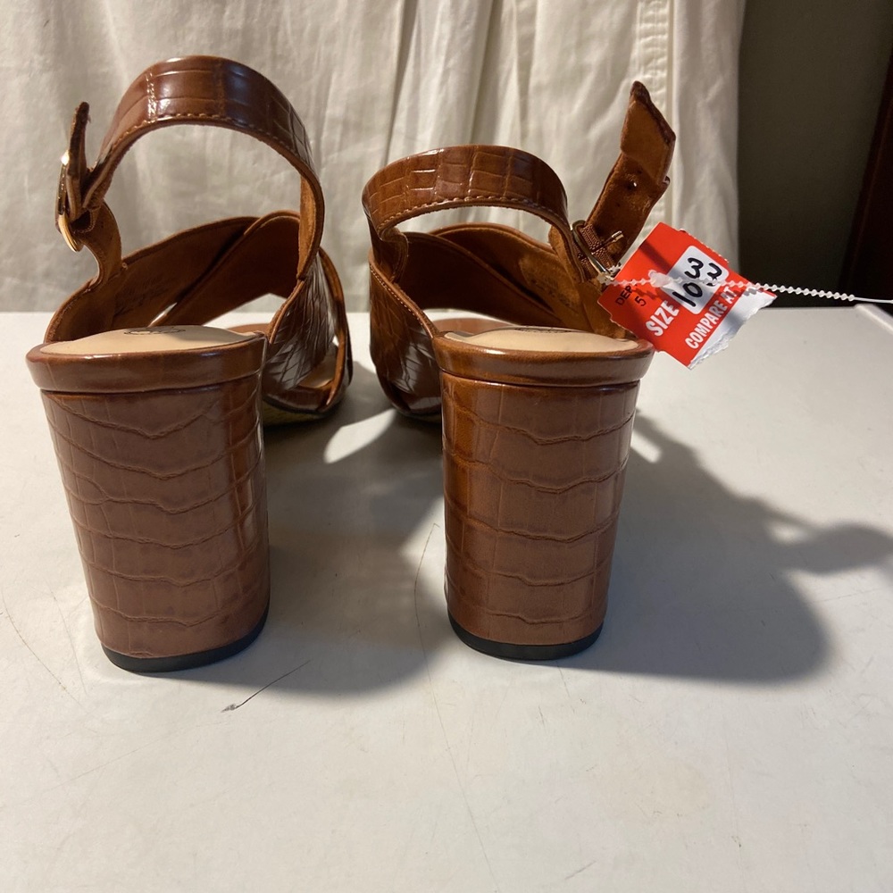 Bella Vita brown croc sandals 2.5” block heels size 10WW NWT - Picture 3 of 6
